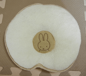 赤ちゃんの枕はいつから必要　タオルで手作り枕の作り方　赤ちゃん用ドーナツ型枕2